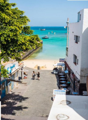 Contemporary studio 'Lirio' in the old town with sea views and wifi by Holidays Home